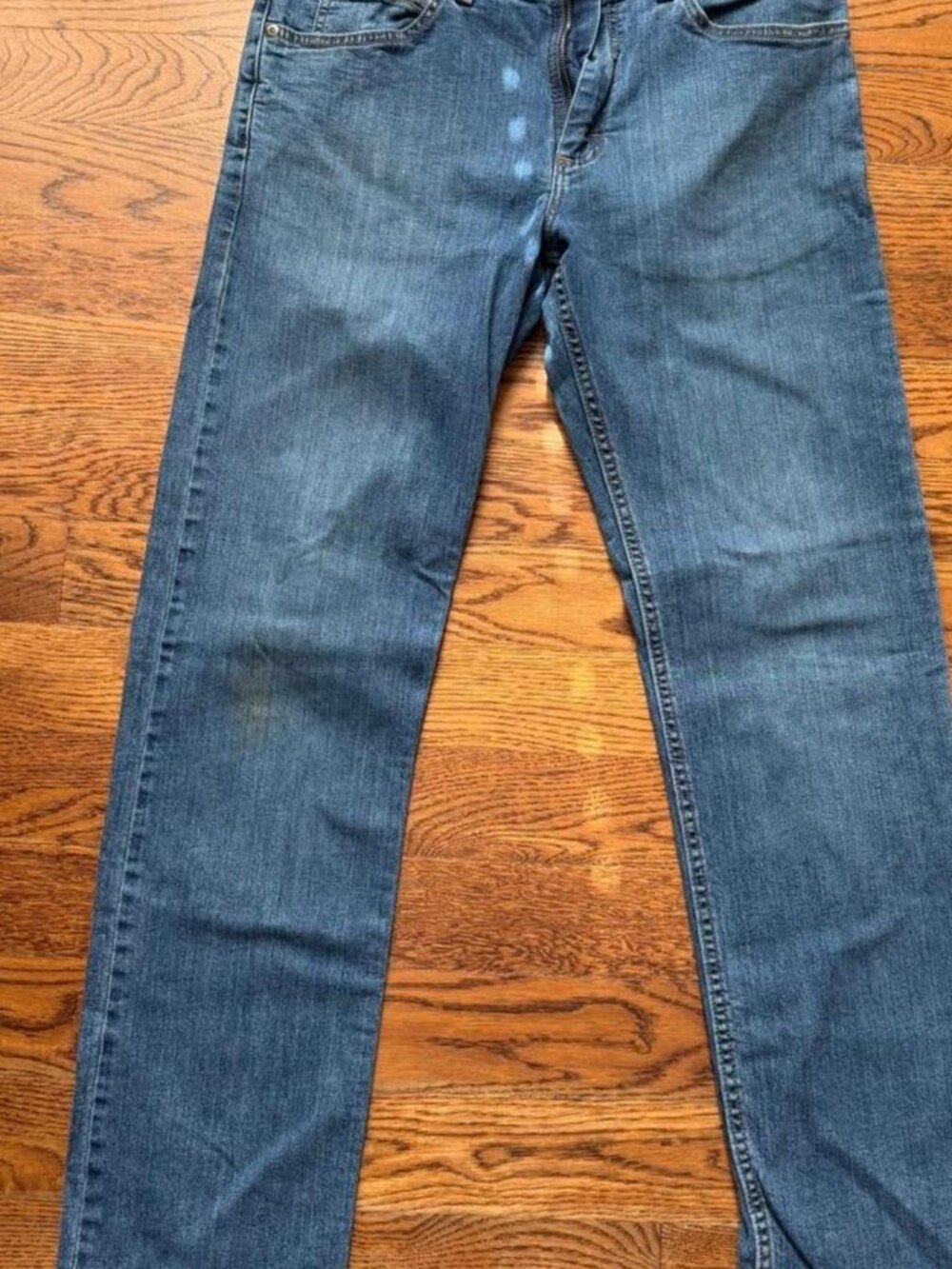 Lee blue denim jeans Size 32x32 #denim #straightleg Stain on right knee.